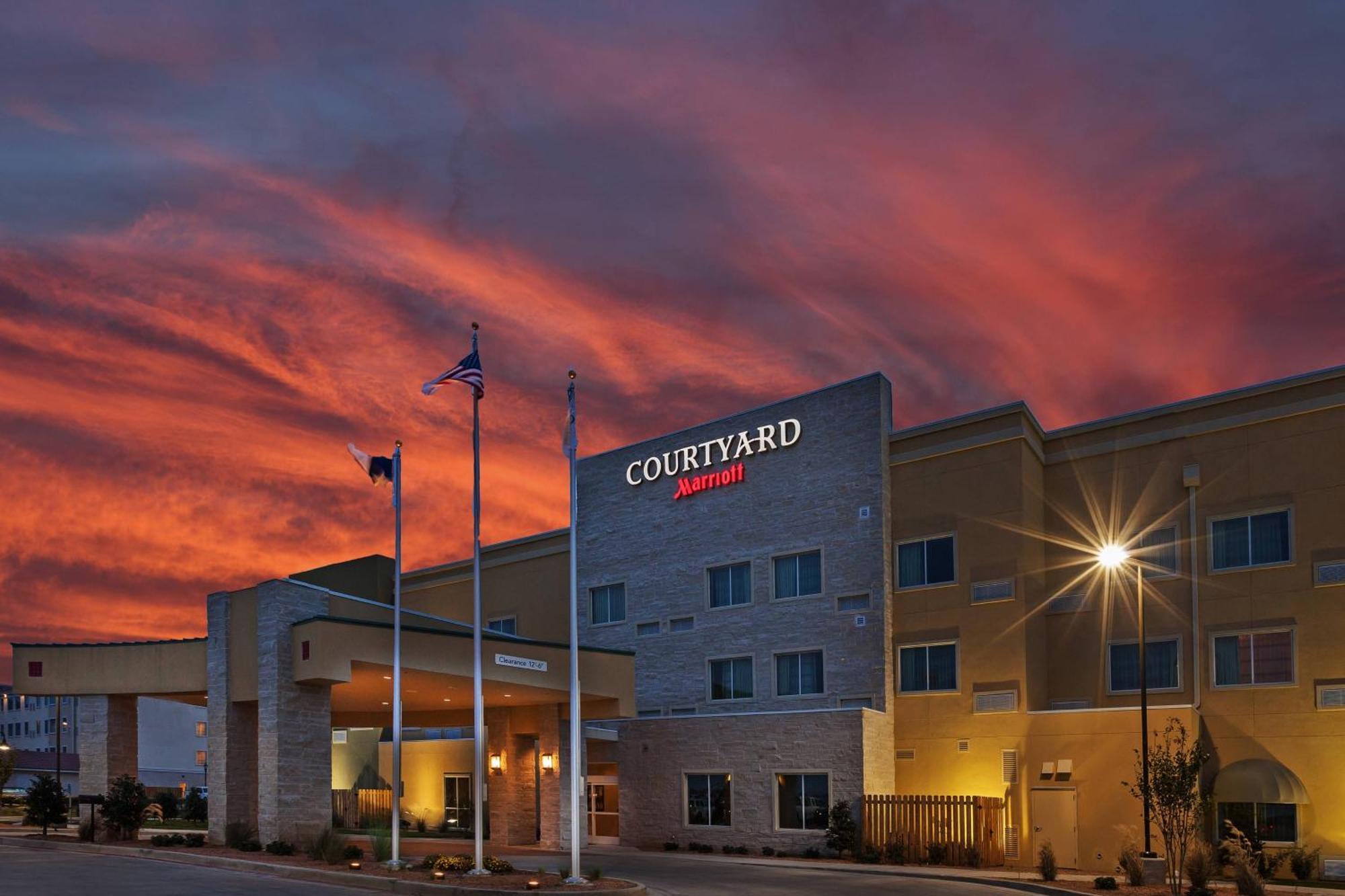 Courtyard By Marriott Odessa Hotel Bagian luar foto